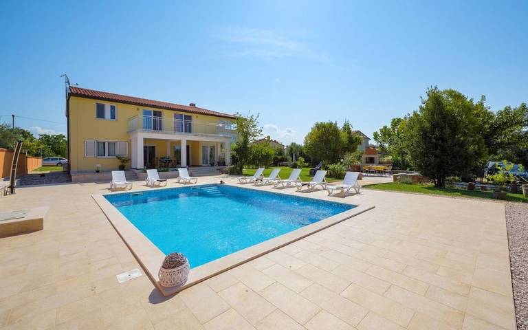 BnB für 8 Personen, mit Terrasse und Garten sowie Pool in Istrien