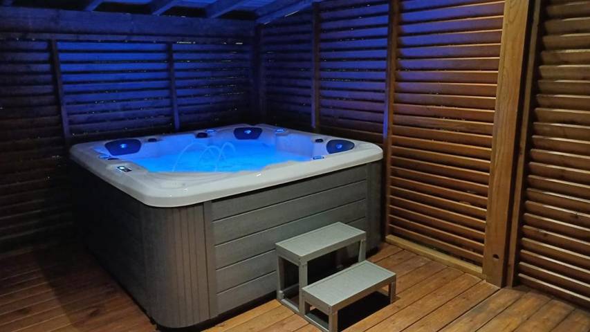 Location de vacances pour 5 personnes, avec terrasse ainsi que jacuzzi et jardin dans La Soufrière - 4