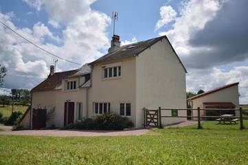 Gîte pour 8 personnes, avec jardin à Lormes