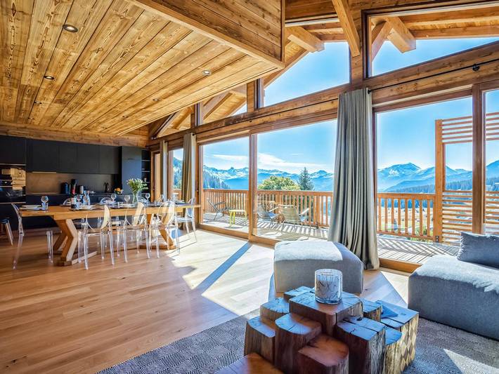 Chalet pour 15 personnes, avec Balcon et Jacuzzi ainsi que Terrasse et Jardin dans 