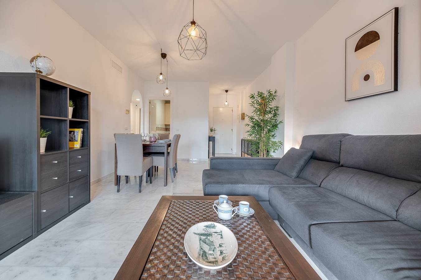 Entire apartment, Apartment 'La Reserva' with Sea View, Wi-Fi and Air Conditioning in Hacienda Las Chapas, Marbella