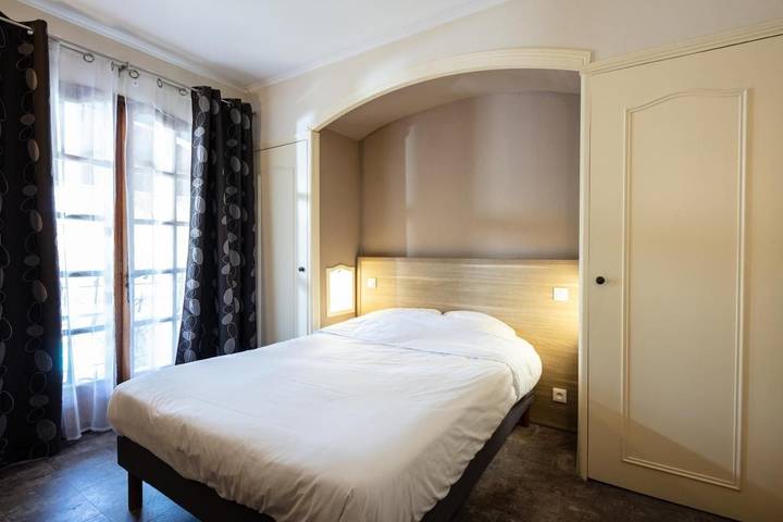 Hôtel pour 4 personnes, avec vue ainsi que piscine et jardin à Valros - 4