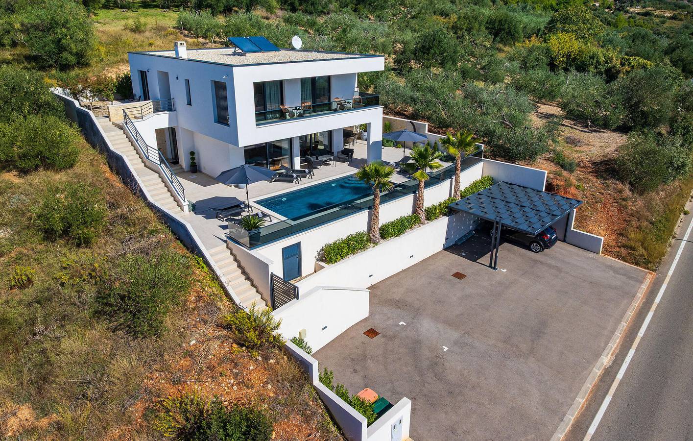 Malerische 200 m² große Wohnung mit Meerblick, Pool und WLAN – 500 m vom Strand entfernt in Novigradsko More, Zadar