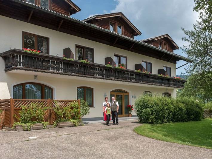 Hotel, mit Balkon und Garten in Attergau