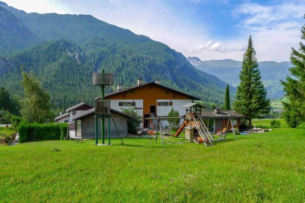 Ganze Wohnung, Fricktalerhuus Apt.1 in Surava, Plessur Alpen