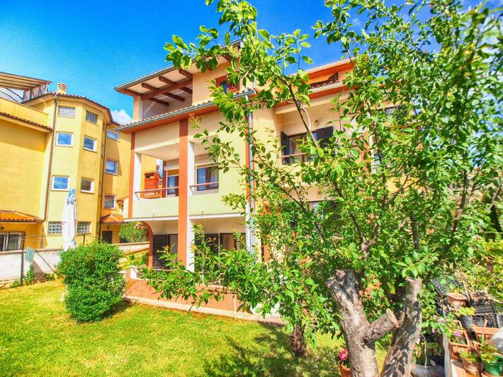Ferienwohnung für 4 Personen, mit Terrasse in Pjescana Uvala