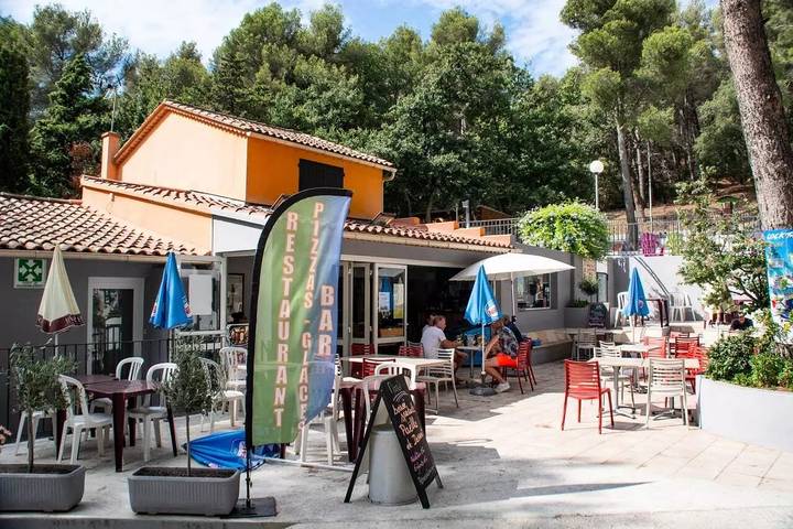 Camping pour 5 personnes, avec piscine et terrasse, animaux acceptés à Six-Fours-les-Plages - 2