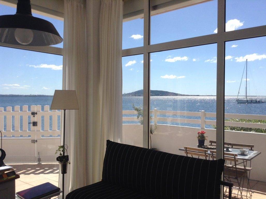 Appartement entier, Luxueux studio 'les pieds dans l'eau' in Mèze, Côte d'Améthyste