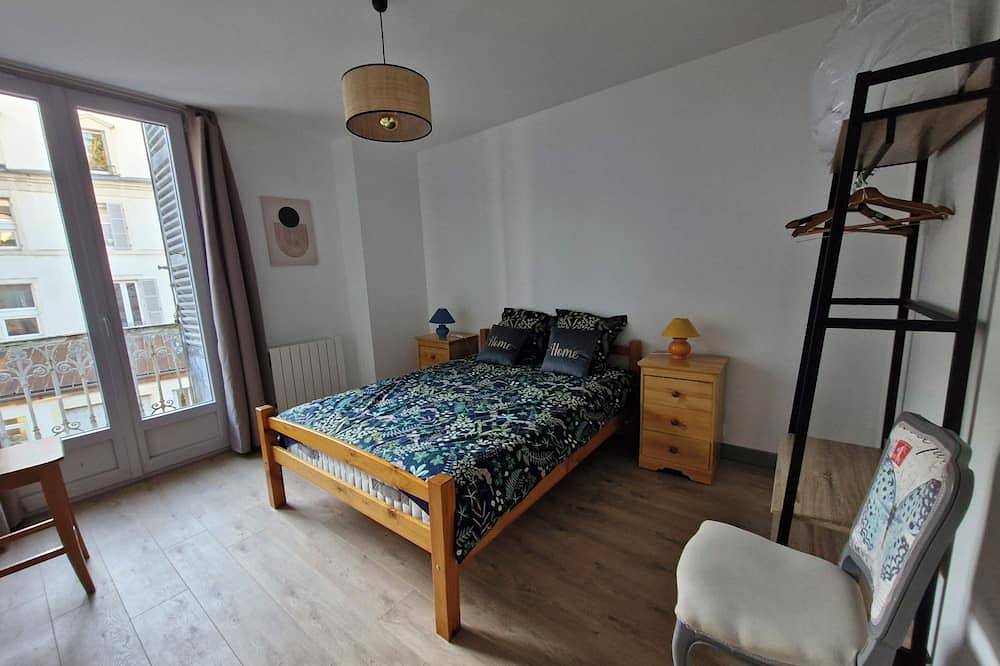 Entire apartment, Apparently modern with city center view in La Bourboule, Volcans d'Auvergne Regional Nature Park