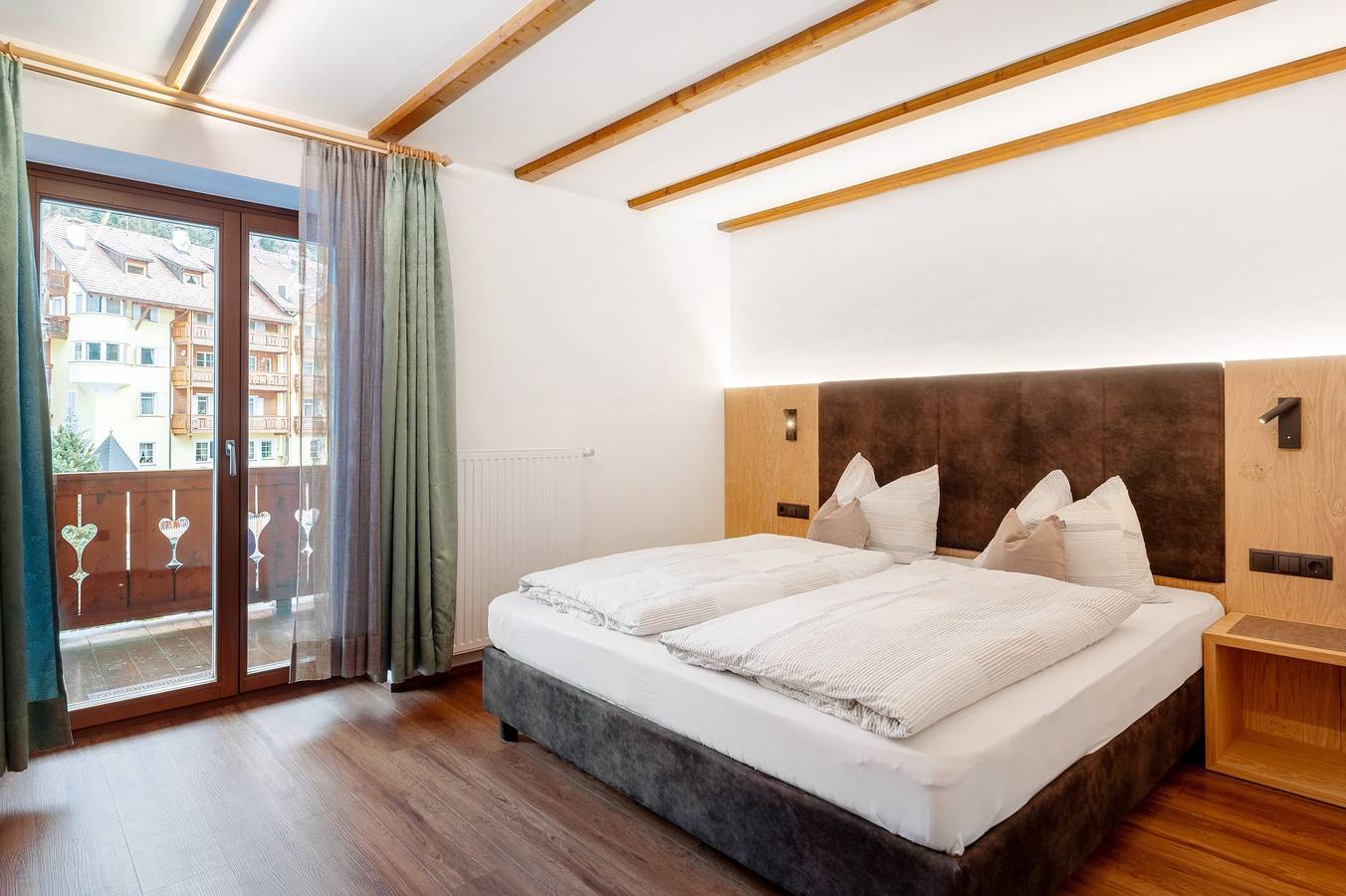 Apartamento entero, Apartamento 'Christa' con vistas a la montaña, jardín compartido y Wi-Fi in Wolkenstein, Dolomiti Superski