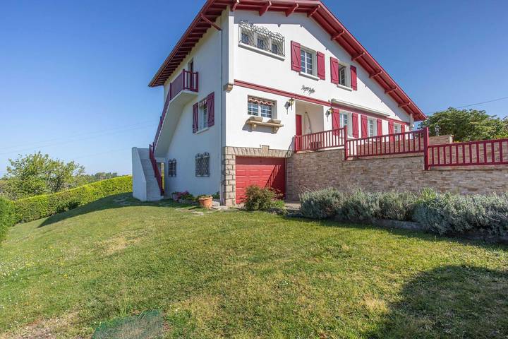 Appartement de vacances pour 8 personnes, avec Jardin