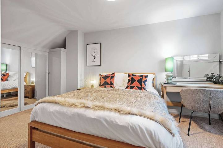 Cosy 3 Bed with Parking in Warwickshire