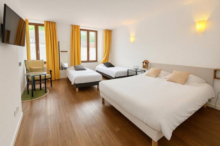 Hôtel pour 3 personnes, avec terrasse et jardin à Faverges