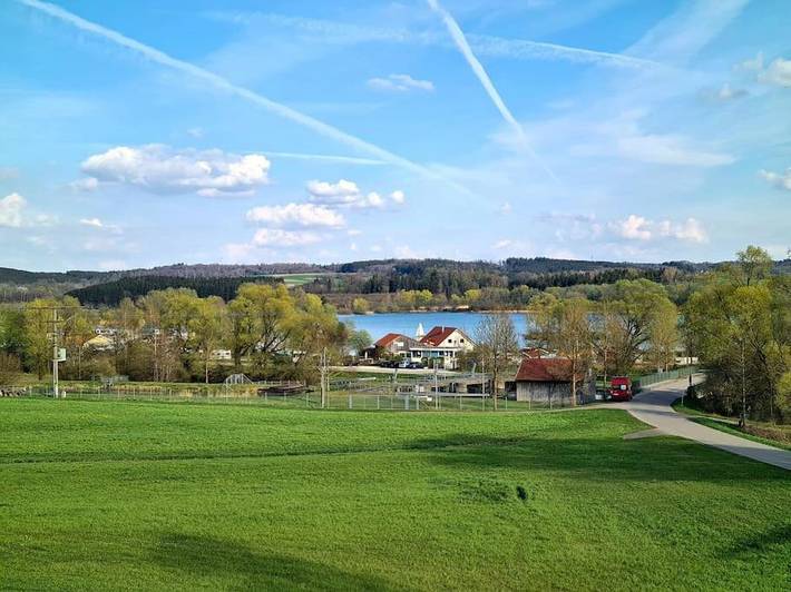 Ferienwohnung für 4 Personen, mit Terrasse und Seeblick sowie Ausblick in Landkreis Günzburg