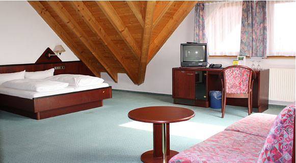 Hotel Restaurant Waldhorn - Doppelzimmer Stammhaus in Friedrichshafen, Region Bodensee-Oberschwaben