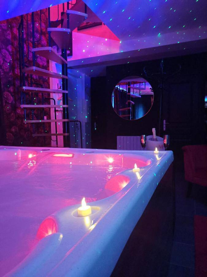 Love Room Lili Bulle in Sainte-Geneviève, Oise