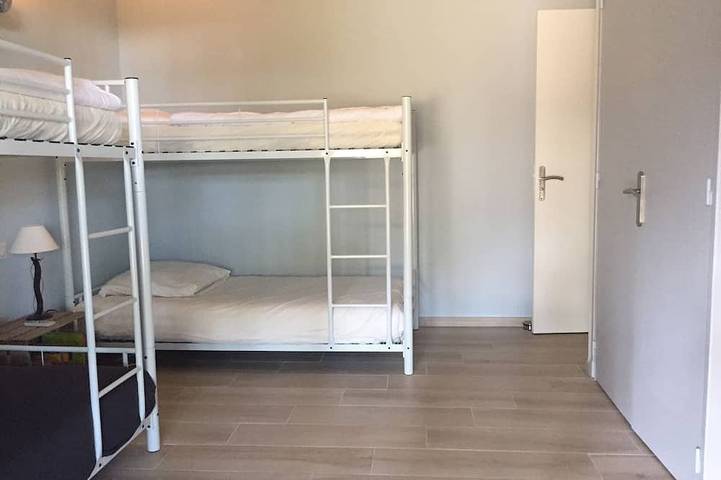 Location de vacances pour 8 personnes, avec balcon et jardin dans Plage Des Pesquiers Hyeres - 4