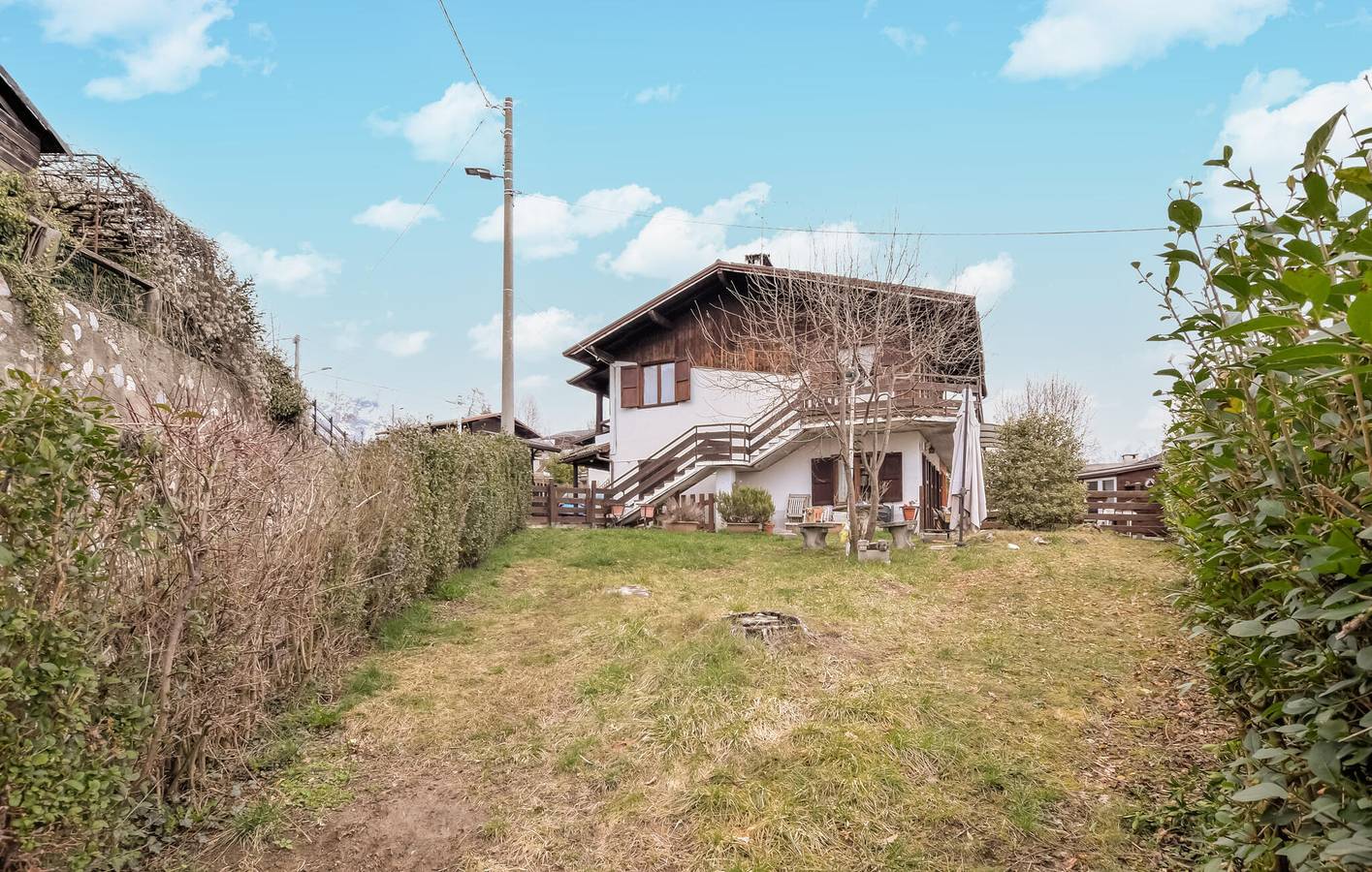 Ganze Ferienwohnung, Gemütliche Wohnung mit Parkplatz und Terrasse in der Nähe des Stadtzentrums von Ossimo in Ossimo, Prealpi Bergamasche Orientali