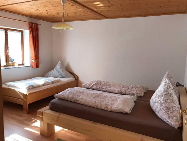 Apartamento inteiro, Apartamento 'FeWo Souterain Schwarzwaldh.-Wachtel' com vista para a montanha, terraço privado e Wi-Fi in Oberharmersbach, Central Black Forest