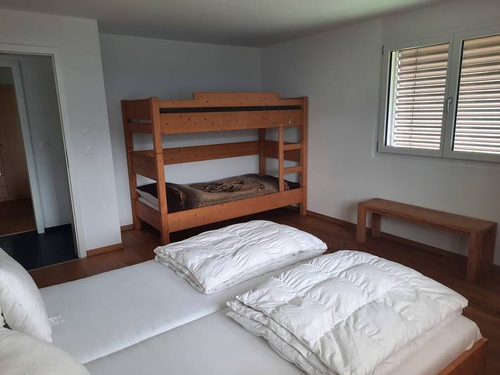 Ganze Ferienwohnung, Ferienwohnung Spilgè 9 Sgier, Andiast - 4.5 Zimmer Ferienwohnung für max. 8 Pers. im 1. Og in Andiast, Alpenarena