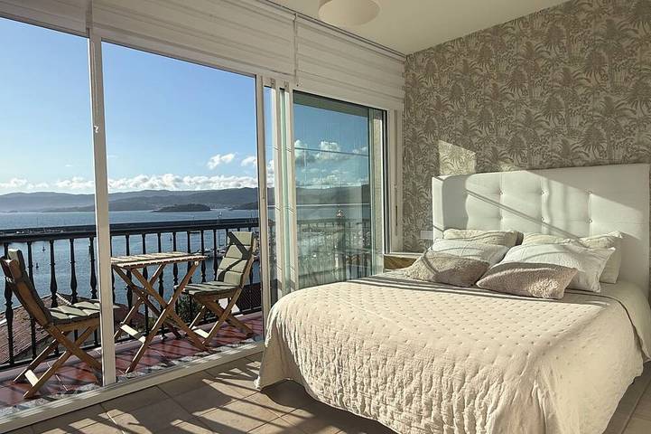 Portosin, a beautiful home with spectacular views of the Muros-Noia estuary in Miñortos, Porto do Son