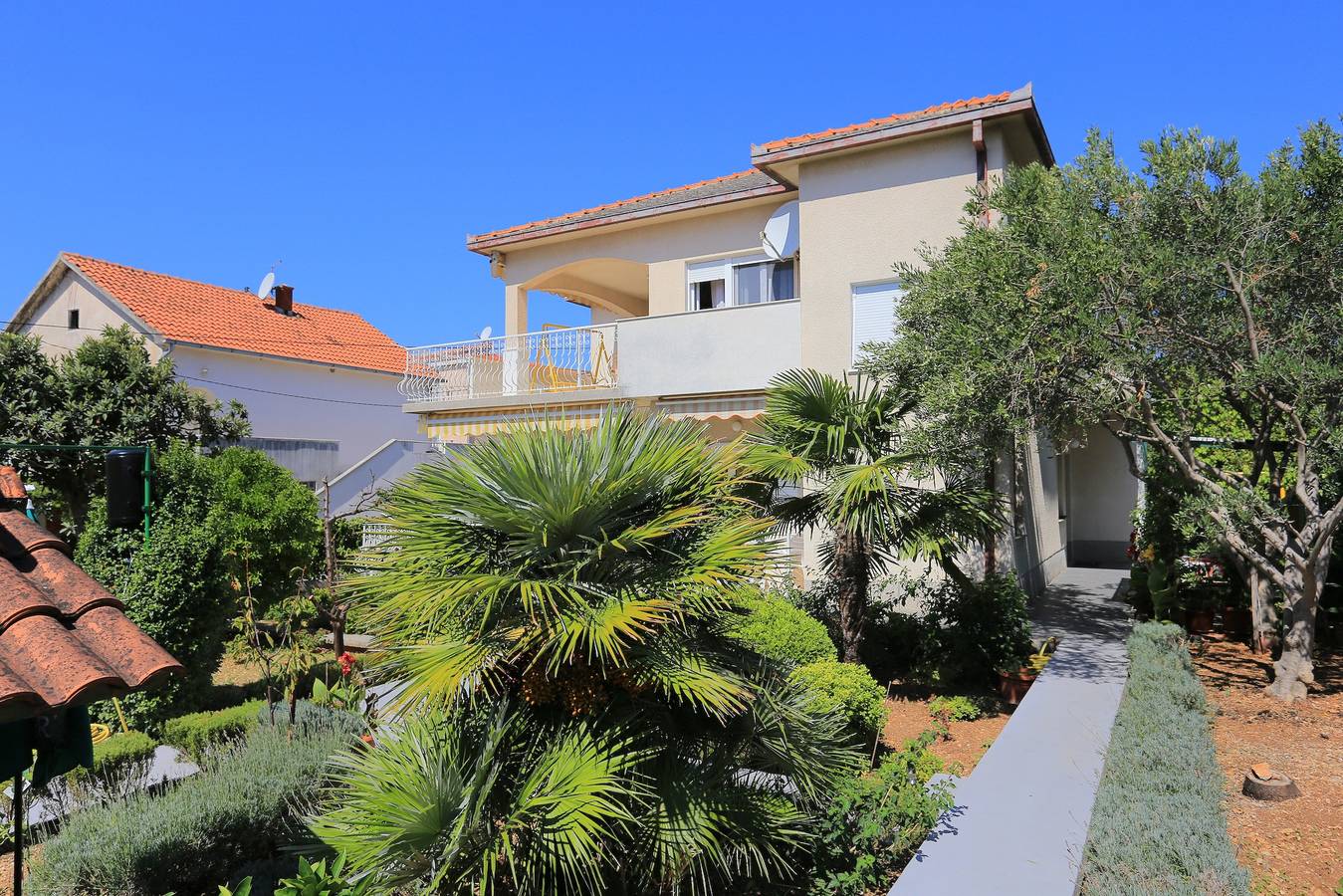 Ganze Wohnung, 2-Zimmer-Ferienwohnung mit Terrasse und Meerblick Seget Vranjica, Trogir A-18487-c in Seget Vranjica, Split-Dalmatien