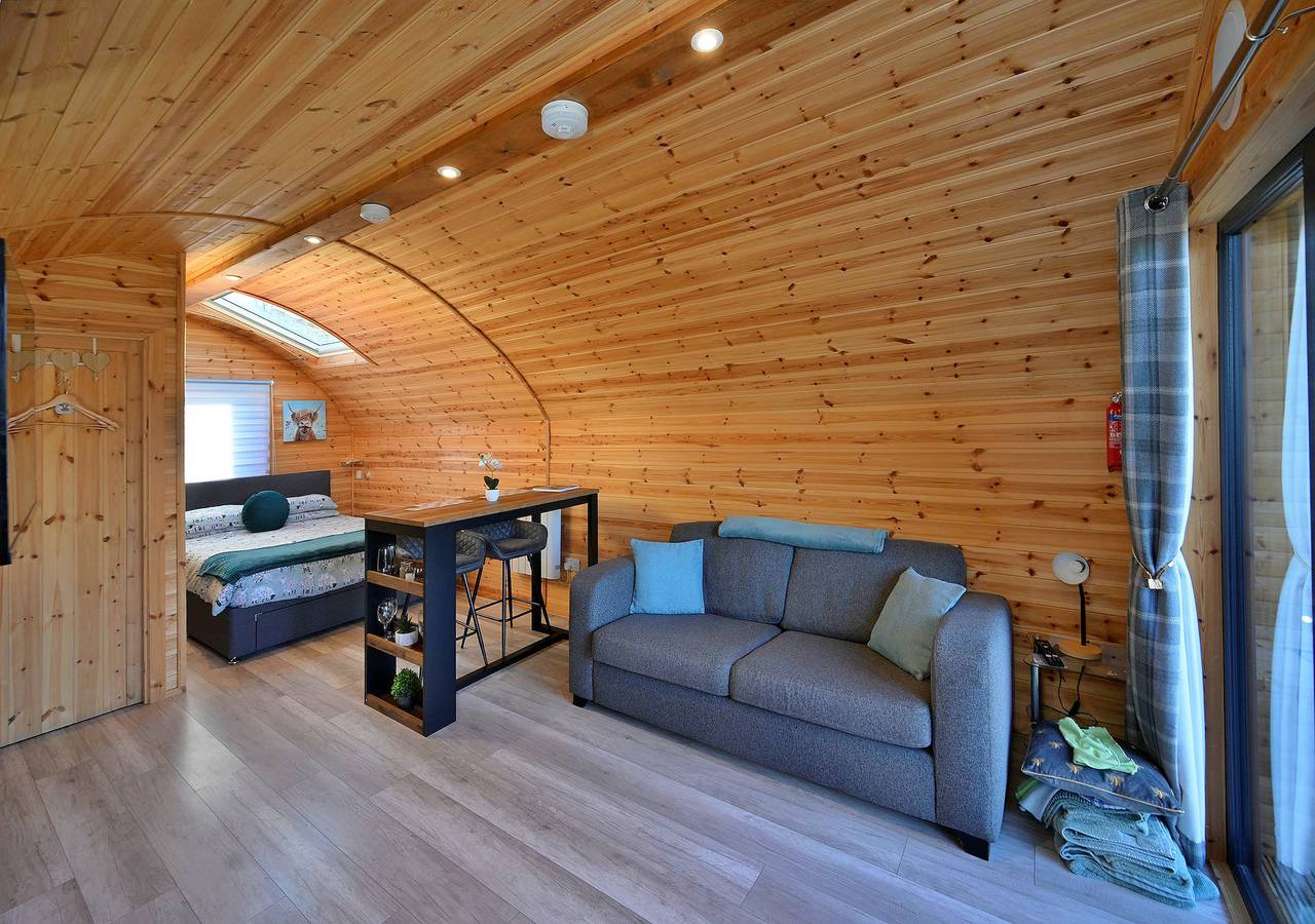 Entire holiday apartment, Dalaraban Luxury Pods - Black Grouse in Fort William, Loch Linnhe