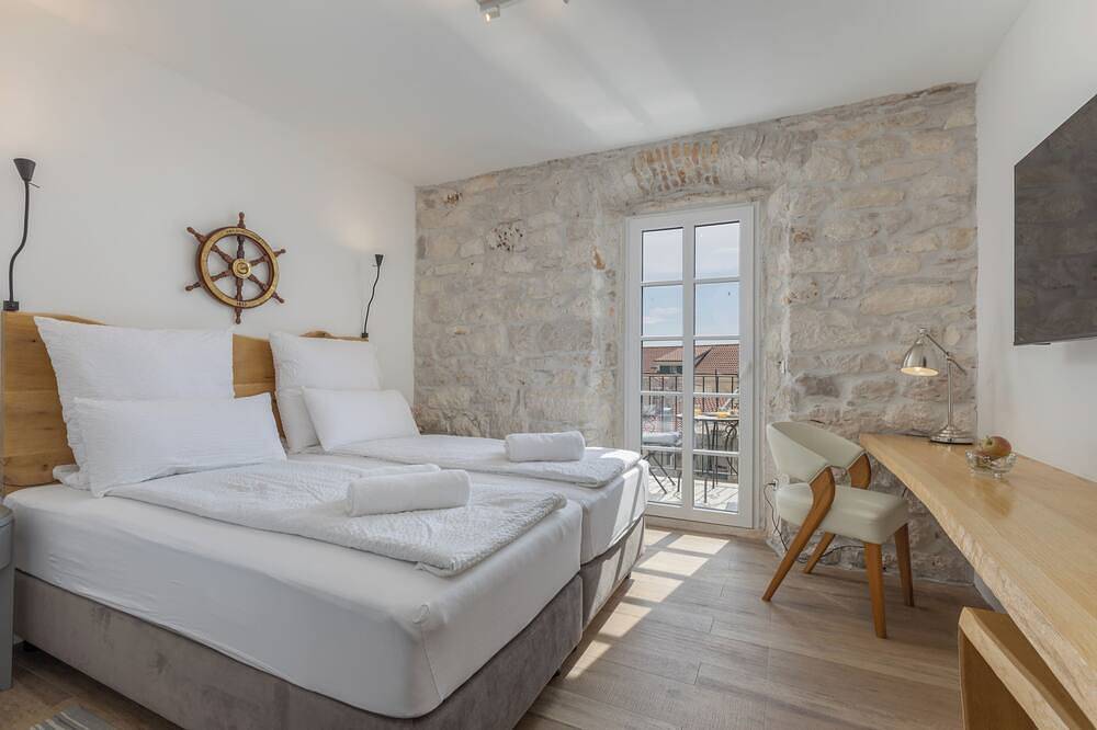 Casa Columba - 4 Star Design Boutique Hotel - Amerigo Vespucci Luxury Room in Makarska, Rivera de Makarska