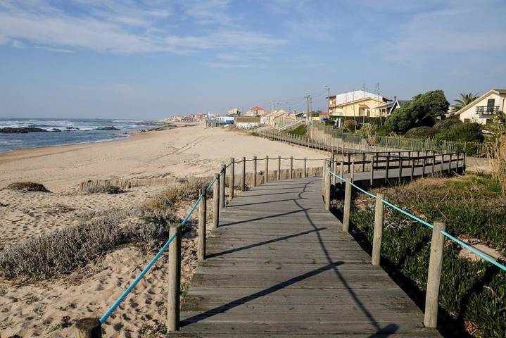 Location de vacances pour 5 personnes, avec Terrasse ainsi que Jardin et Vue dans Vila Chã
