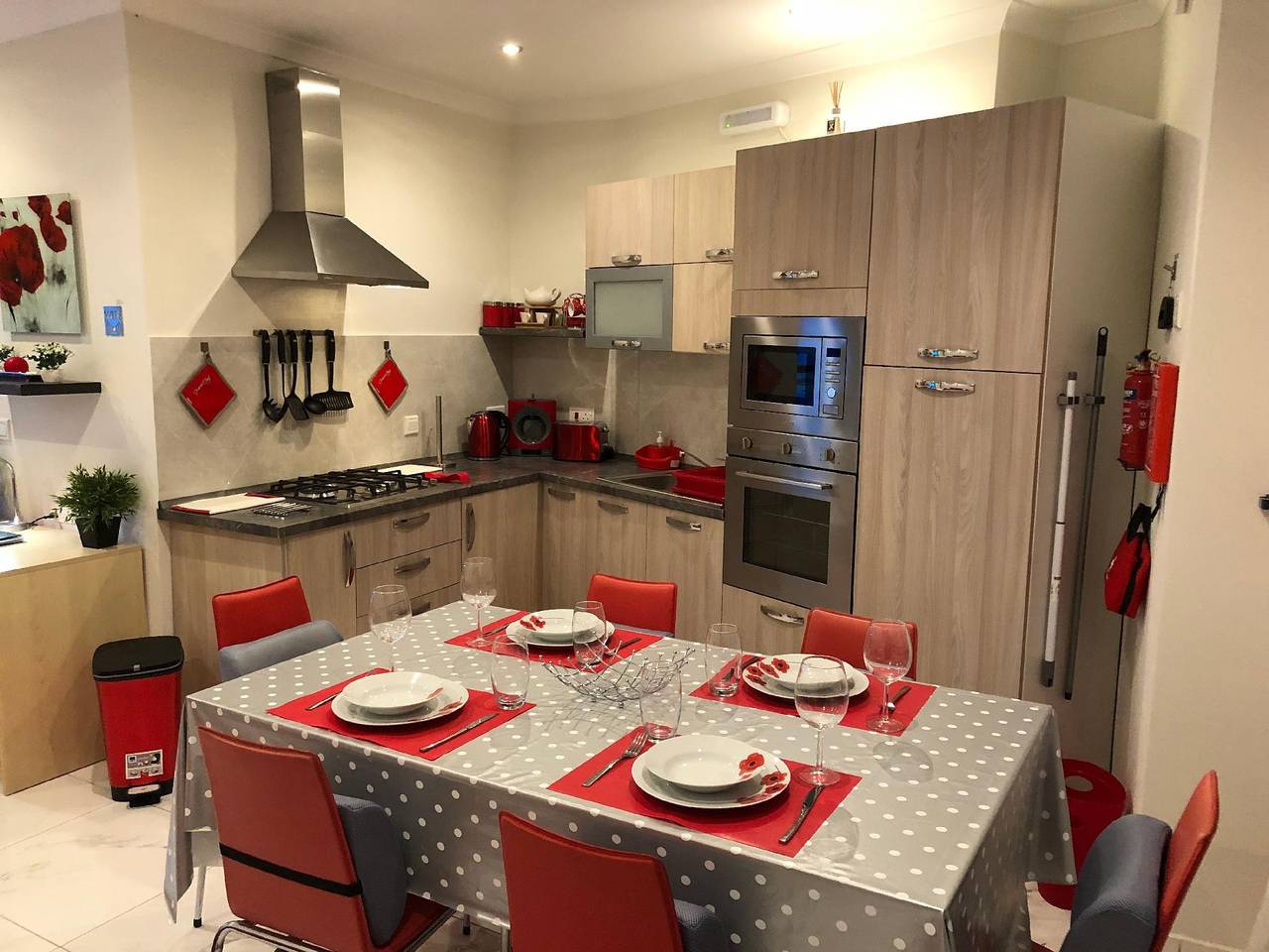 Entire holiday apartment, 1. Sea View 2 Bed Penthouse Close to Beach in Marsaskala, Malta Island