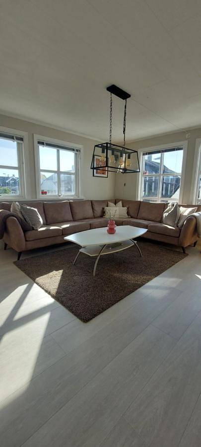 Villa für 8 Personen, mit Ausblick und Balkon - 1
