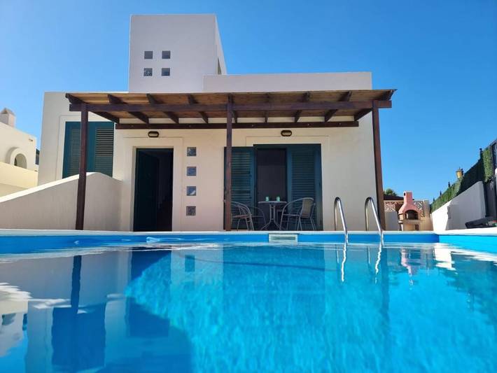 Ferienhaus für 6 Personen, mit Balkon und Terrasse sowie Garten und Pool