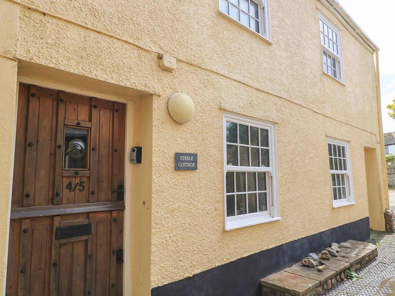 4/5 Georges Square in Lyme Regis, Dorset