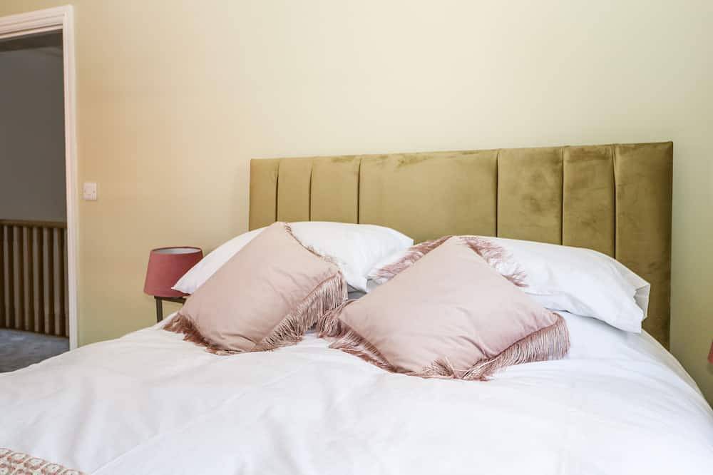 Trinity Cottage, pet friendly, with a garden in Christchurch in Christchurch, Dorset