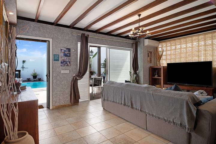 Ferienvilla 'Fae' mit Privatem Pool, Privater Terrasse und Wi-Fi in Playa Blanca, Yaiza