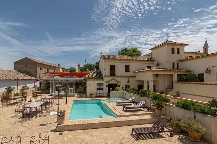 Hotel für 3 Personen, mit Terrasse und Pool - 1