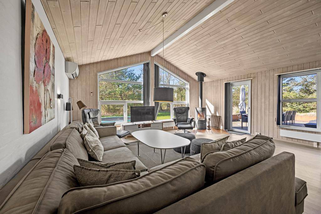 Spacious holiday home with pool for 12 people in Ho in Ho, Varde e dintorni