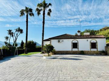 Casa rural para 12 personas, con vistas además de jardín y piscina, Se admiten mascotas en Prado del Rey