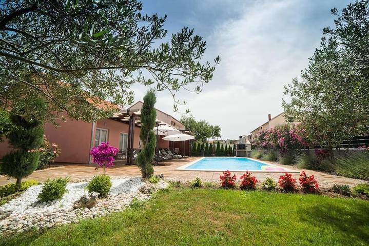 Villa pour 6 personnes, avec jardin et piscine à Biograd na Moru - 3