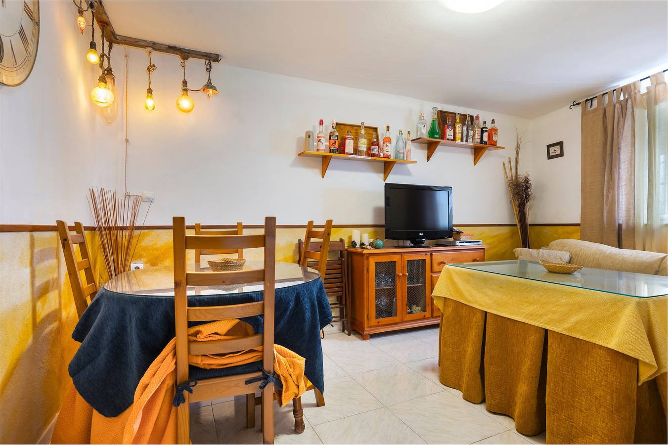 Country House 'Fuente Nueva' with Balcony in Cazalla de la Sierra, Sierra Morena