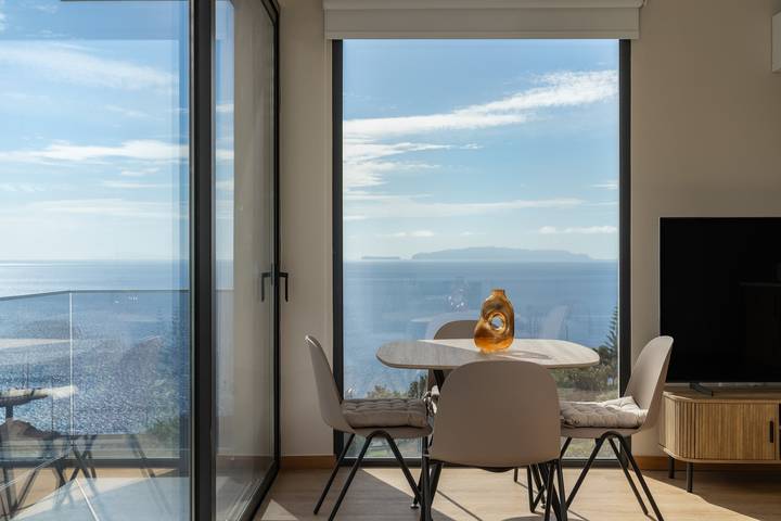 Ganze Wohnung, Encosta Azul – Meerblick & Tageslicht in Santa Cruz (Madeira), Madeira