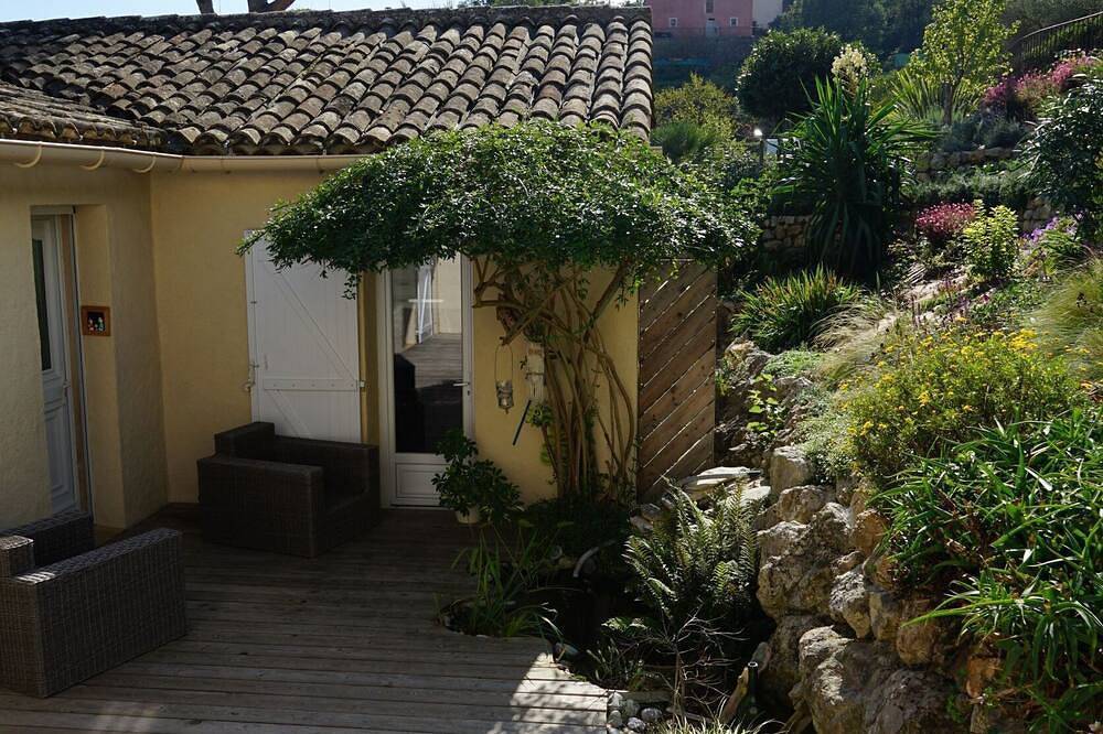 Luxury Provençal villa ideally located with panoramic view in Gattières, Cannes region