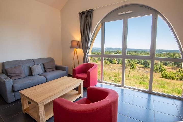 Gîte pour 6 personnes, avec terrasse à Saint-Pierre-des-Tripiers - 4