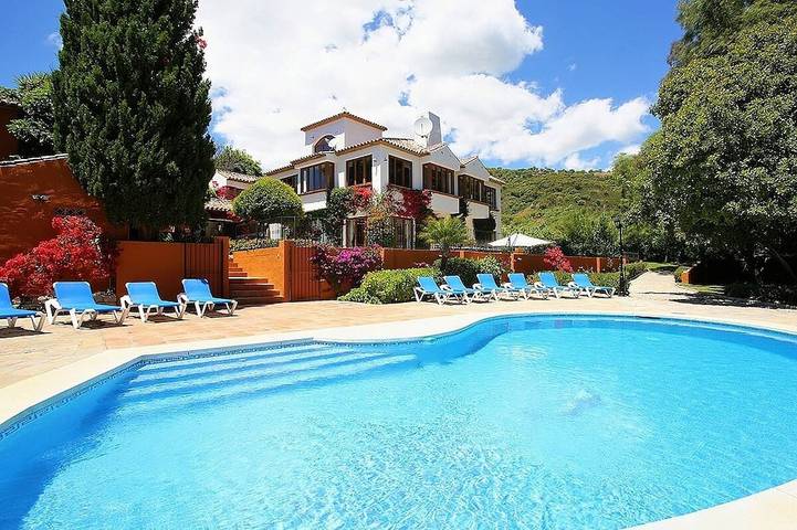 Finca für 15 Personen, mit Sauna und Whirlpool sowie Garten in Casares