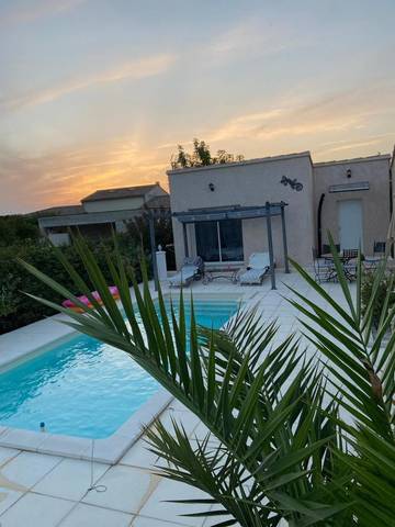 Gîte pour 2 personnes, avec jardin ainsi que piscine et jacuzzi à Violès