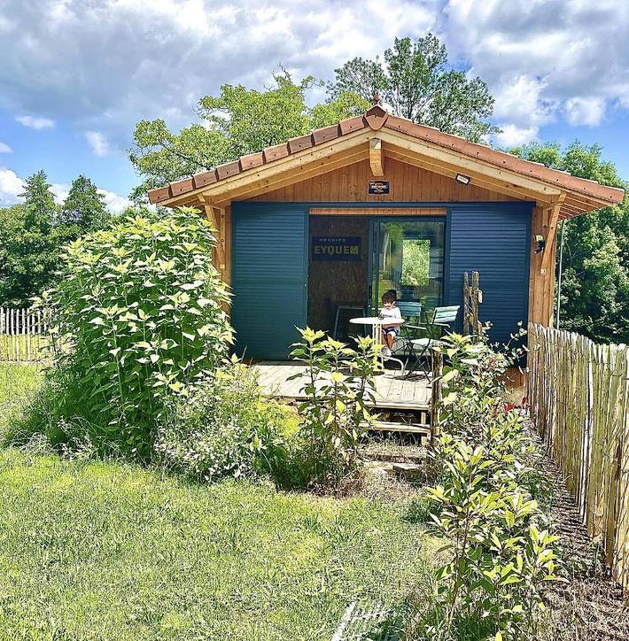 Location de vacances pour 2 personnes, avec Terrasse ainsi que Jardin et Vue à Varennes (Dordogne)