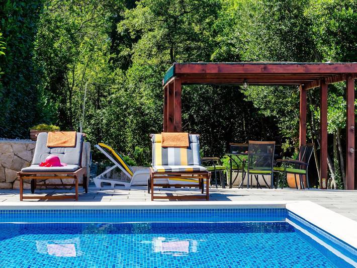 Villa per 8 persone, con piscina, adatto a famiglie con bambini in Canali