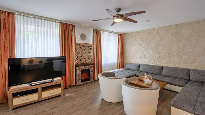 Ferienhaus für 14 Personen, mit Balkon und Whirlpool sowie Garten und Sauna in Daun - 4