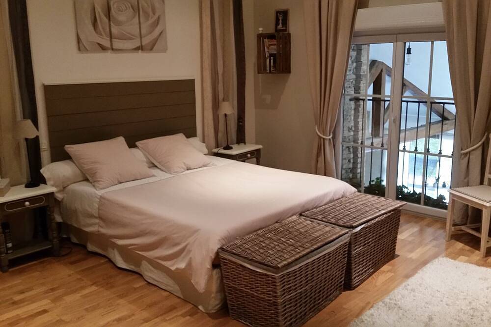 Maison de caractère avec grande piscine et Spa in Parisot, Région d'Albi