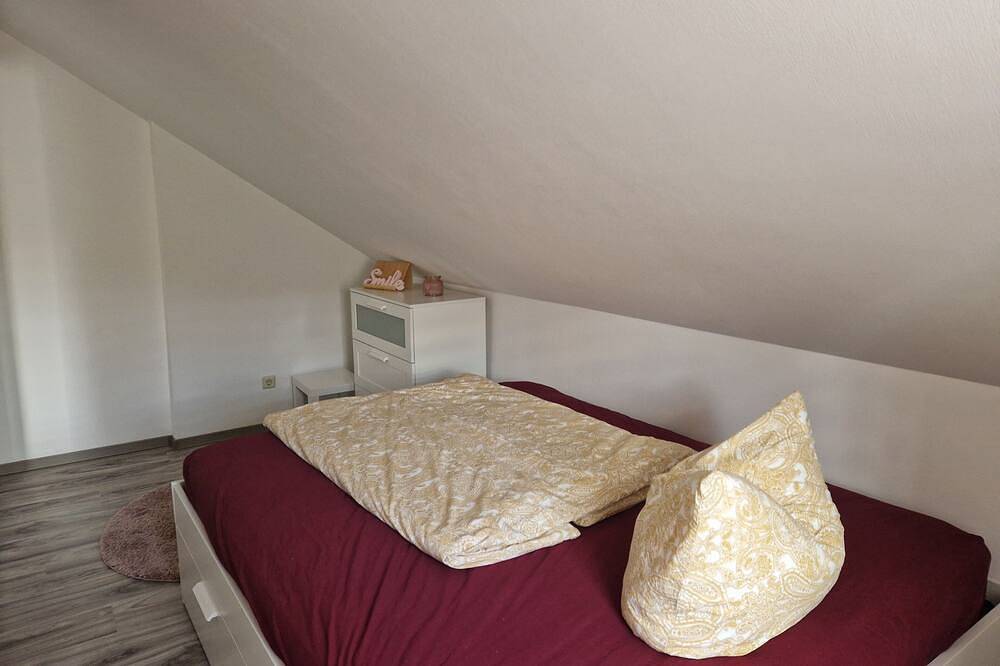 Ganze Wohnung, Appartement Ohne Kamin im Dachgeschoss - Onkmangani Appartmenthaus Oelschläger in Tollensesee, Burg Stargard
